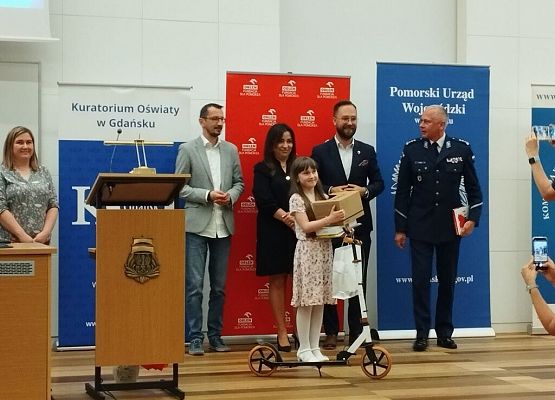 Laureatka i wyróżnienie w konkursie na projekt odblasku grafika