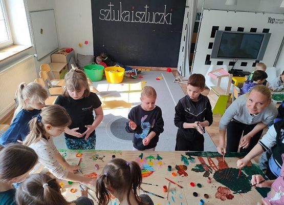 Kolejne zajęcia sensoryczne w świetlicy grafika