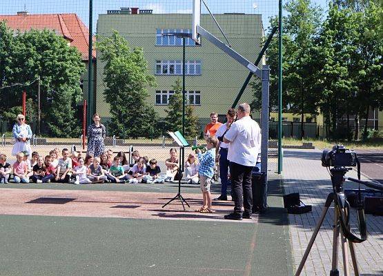 Mini koncert w plenerze grafika