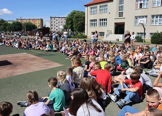 Mini koncert w plenerze grafika