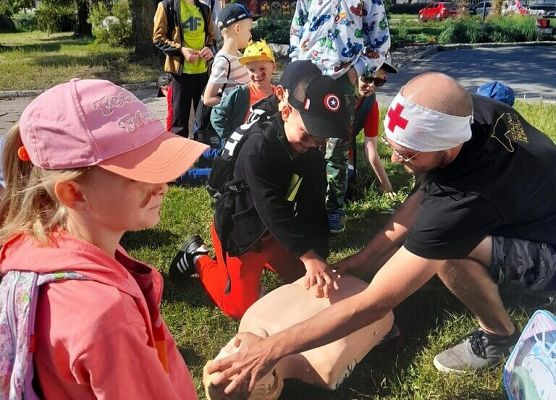 Survivalowa przygoda pierwszaków grafika