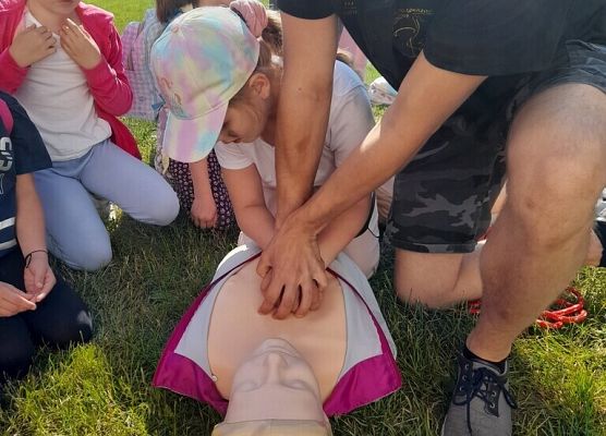 Survivalowa przygoda pierwszaków grafika