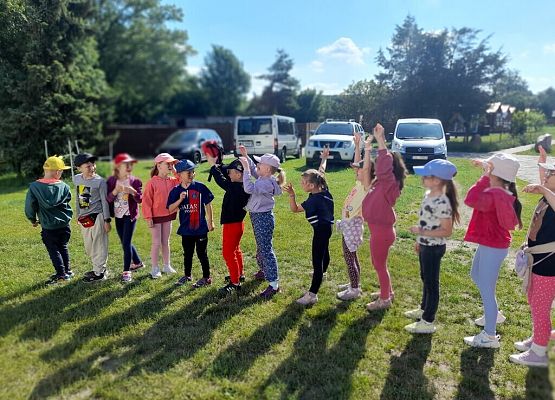 Survivalowa przygoda pierwszaków grafika