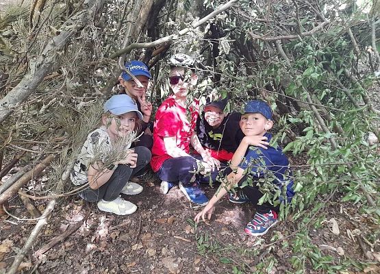 Survivalowa przygoda pierwszaków grafika