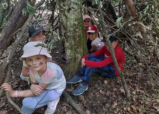 Survivalowa przygoda pierwszaków grafika