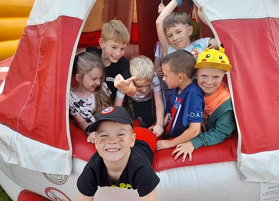 Survivalowa przygoda pierwszaków grafika