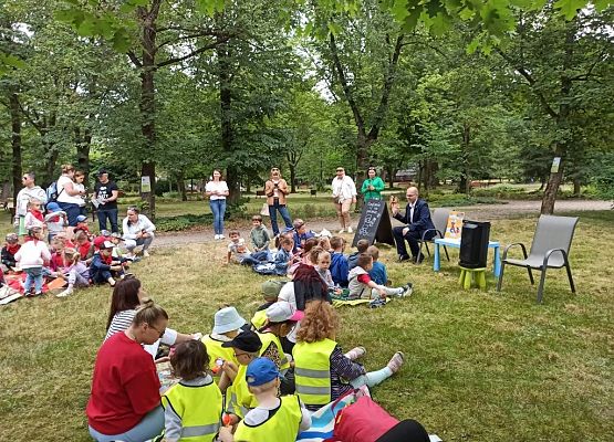 Czerwcowe „Czytanie na polanie” grafika