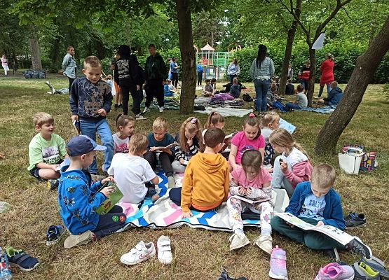 Czerwcowe „Czytanie na polanie” grafika