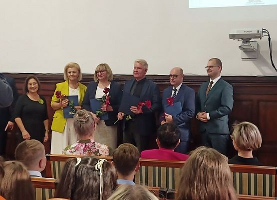 Nagrody i wyróżnienia z okazji Dnia Edukacji Narodowej grafika