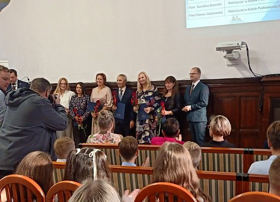 Nagrody i wyróżnienia z okazji Dnia Edukacji Narodowej grafika