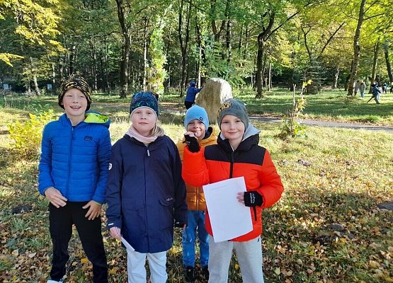 Lekcja przyrody w terenie grafika