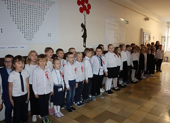 Szkoła do hymnu grafika