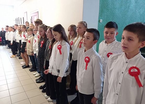 Szkoła do hymnu grafika