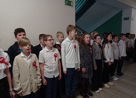 Szkoła do hymnu grafika