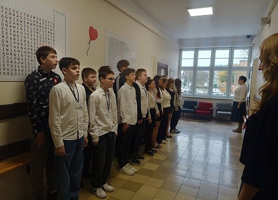 Szkoła do hymnu grafika