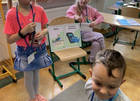 Świat finansów w klasie pierwszej grafika