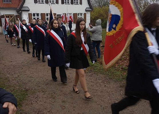 Uroczystości z udziałem pocztu sztandarowego grafika