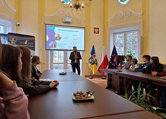 Starostwo Powiatowe w Lęborku gościło klasę 7a grafika