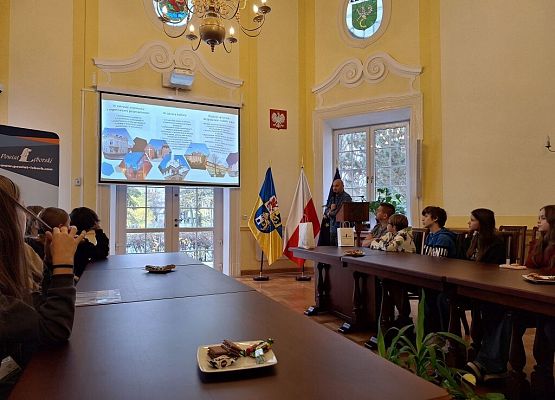 Starostwo Powiatowe w Lęborku gościło klasę 7a grafika