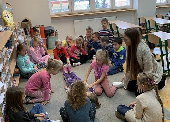 1d uczy się pierwszej pomocy grafika