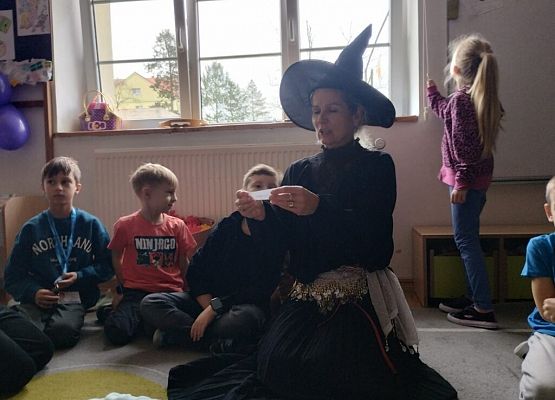 Święty Andrzej Ci ukaże, co Ci los przyniesie w darze - andrzejki w klasach 1-3 i w szkolnej świetlicy grafika