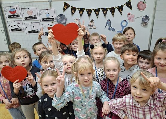 Święty Andrzej Ci ukaże, co Ci los przyniesie w darze - andrzejki w klasach 1-3 i w szkolnej świetlicy grafika