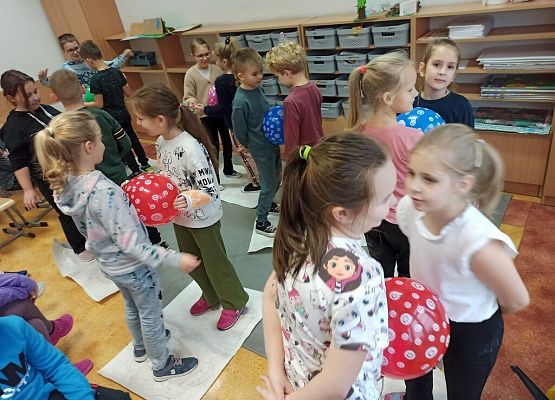 Święty Andrzej Ci ukaże, co Ci los przyniesie w darze - andrzejki w klasach 1-3 i w szkolnej świetlicy grafika