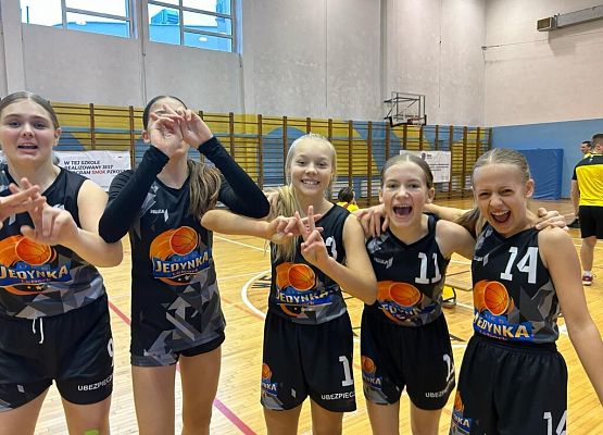 Ogromny sukces naszych koszykarek grafika
