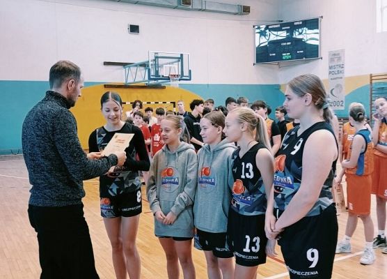 Ogromny sukces naszych koszykarek grafika