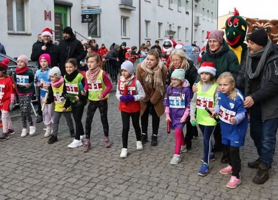 Biegi mikołajkowe grafika