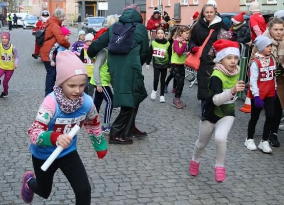 Biegi mikołajkowe grafika