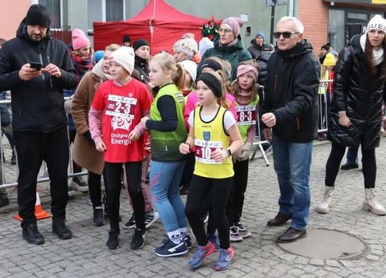 Biegi mikołajkowe grafika