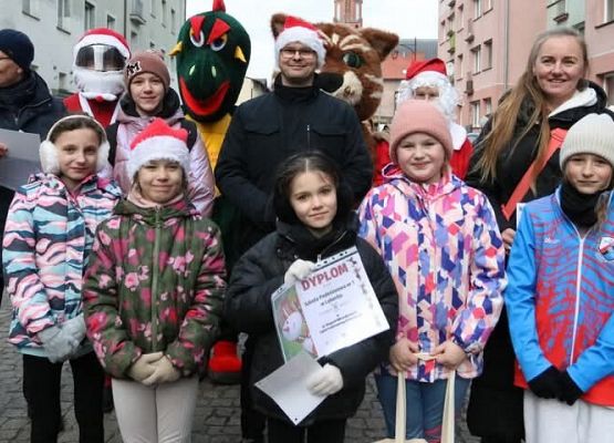 Biegi mikołajkowe grafika