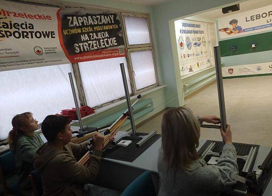 Mikołajki na strzelnicy grafika