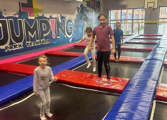 Skoczny poniedziałek grafika