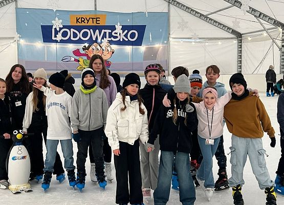 Zimowe zabawy na lodowisku grafika