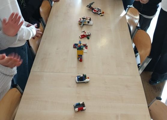 Klocki Lego.  Zabawka, z której nie da się wyrosnąć… grafika