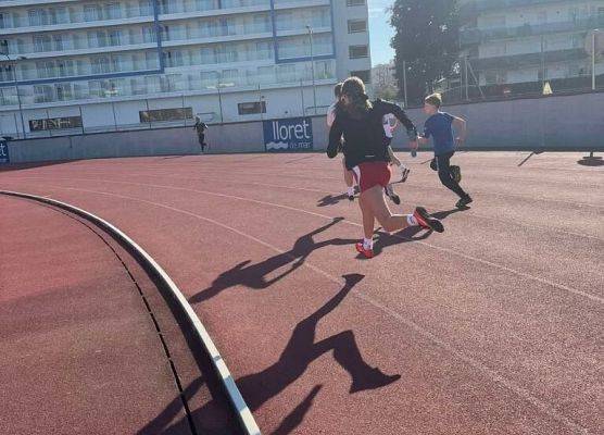 Wyjazd koszykarek do Hiszpanii: sport, przygoda i niezapomniane chwile! grafika