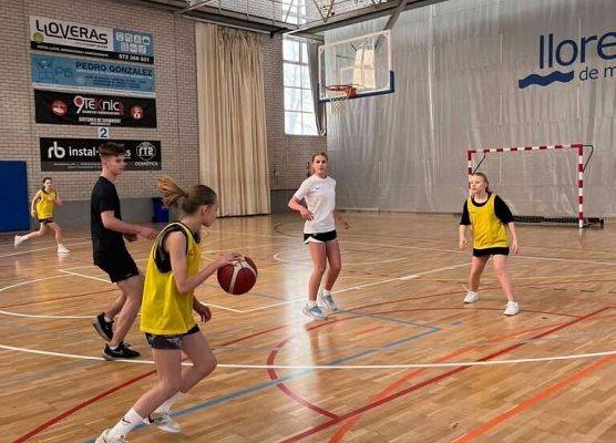 Wyjazd koszykarek do Hiszpanii: sport, przygoda i niezapomniane chwile! grafika