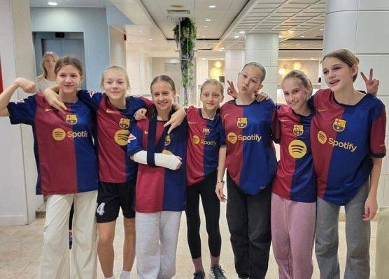 Wyjazd koszykarek do Hiszpanii: sport, przygoda i niezapomniane chwile! grafika