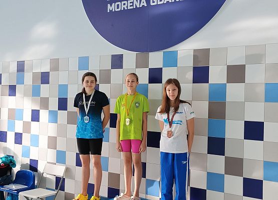 Dwa medale naszych uczennic na zawodach pływackich! grafika