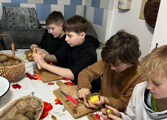 Wizyta w krainie w kratę grafika