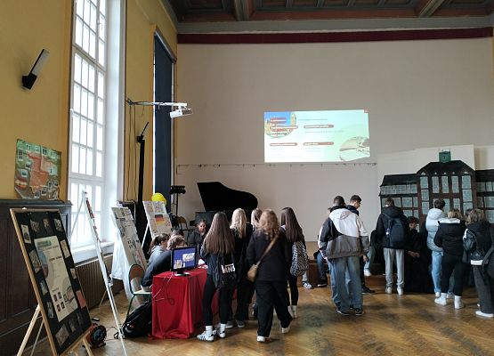 Ósmoklasiści  z wizytą w lęborskich szkołach ponadpodstawowych grafika