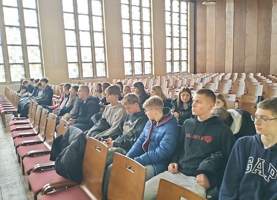 Ósmoklasiści  z wizytą w lęborskich szkołach ponadpodstawowych grafika