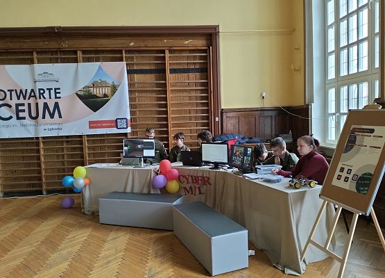 Ósmoklasiści  z wizytą w lęborskich szkołach ponadpodstawowych grafika