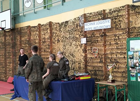 Ósmoklasiści  z wizytą w lęborskich szkołach ponadpodstawowych grafika