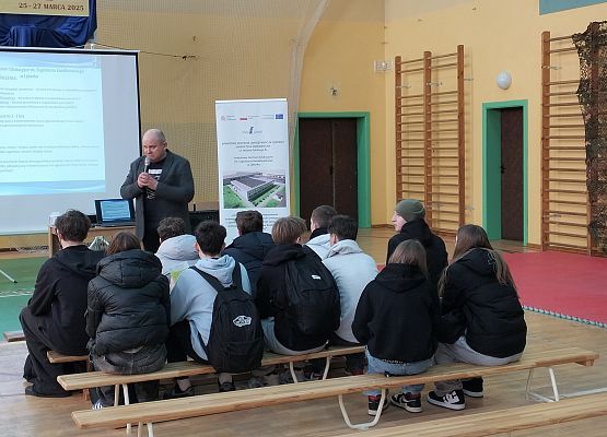 Ósmoklasiści  z wizytą w lęborskich szkołach ponadpodstawowych grafika