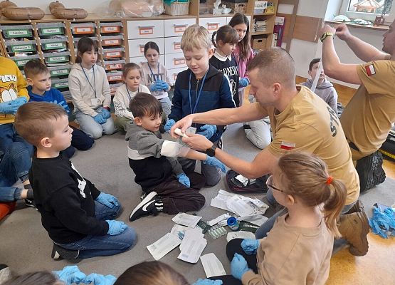 Pierwsza pomoc w klasach 1-3 grafika