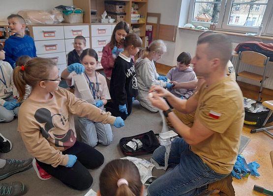 Pierwsza pomoc w klasach 1-3 grafika