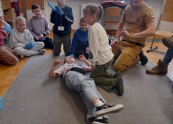 Pierwsza pomoc w klasach 1-3 grafika